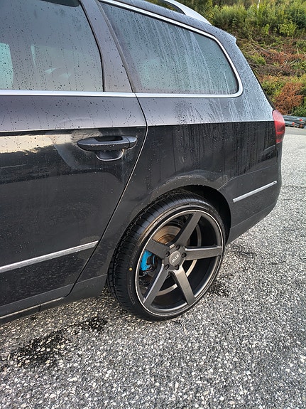 Volkswagen Passat 12 of 25