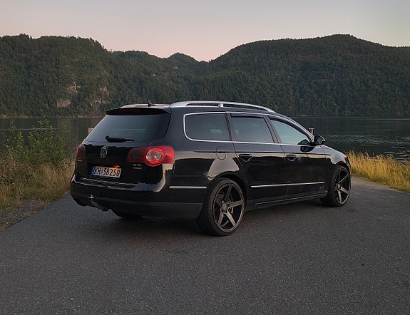 Volkswagen Passat 2 of 25