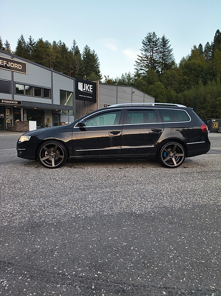 Volkswagen Passat 4 of 25