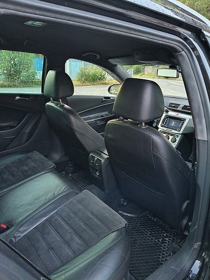 Volkswagen Passat 21 of 25