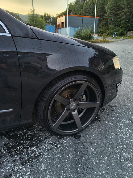 Volkswagen Passat 15 of 25