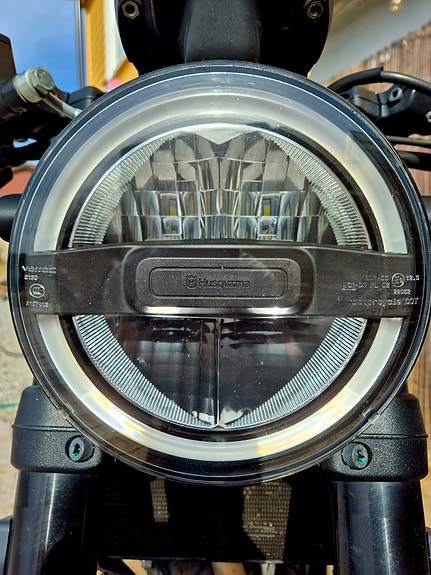 Husqvarna Vitpilen 401 12 of 19
