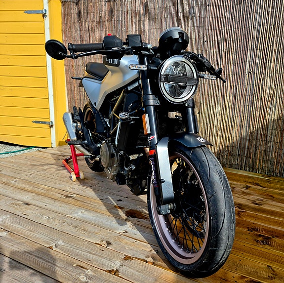 Husqvarna Vitpilen 401 9 of 19