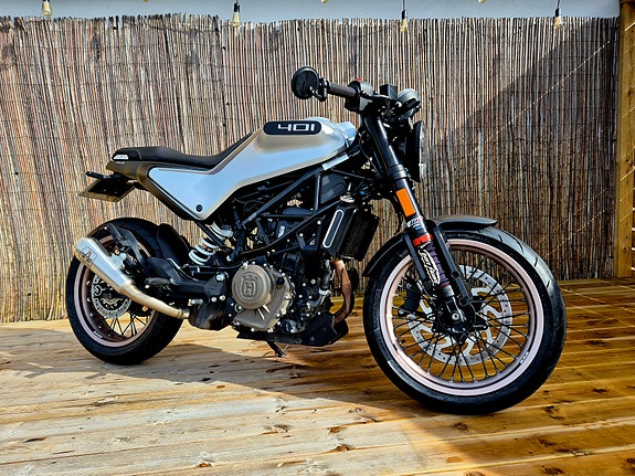 Husqvarna Vitpilen 401 2 of 19
