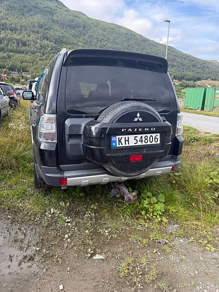 Mitsubishi Pajero 3 of 4