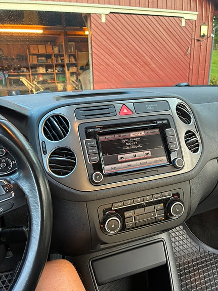 Volkswagen Tiguan 3 of 12