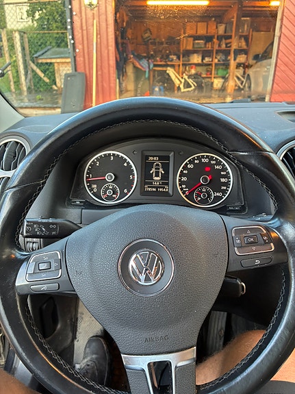Volkswagen Tiguan 2 of 12