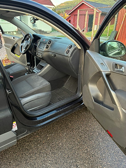 Volkswagen Tiguan 5 of 12