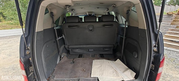 SsangYong Rodius 12 of 17