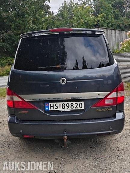 SsangYong Rodius 4 of 17