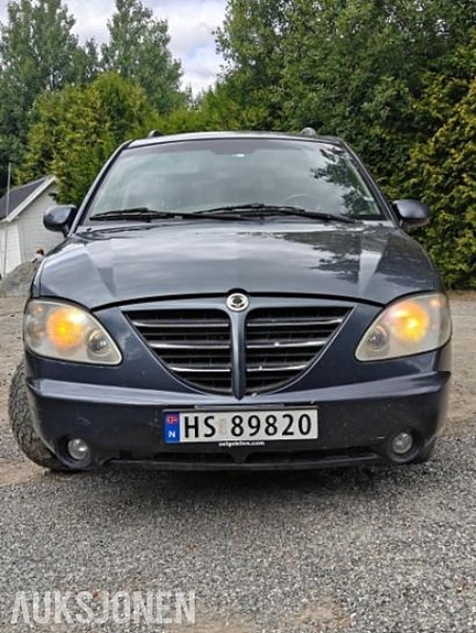 SsangYong Rodius 2 of 17
