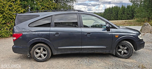 SsangYong Rodius 3 of 17