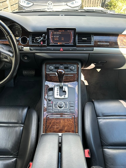 Audi A8 24 of 26