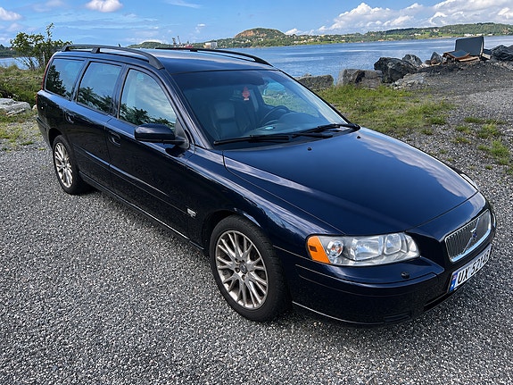 Volvo V70 2 of 10