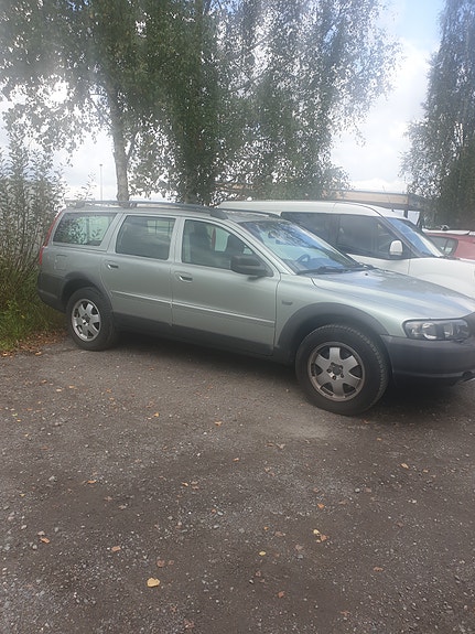 Volvo XC70 2 of 9