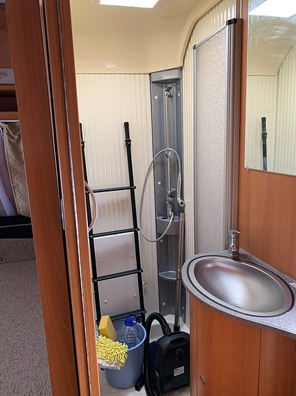Dethleffs Camper med spikkertelt 10 of 27