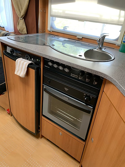 Dethleffs Camper med spikkertelt 26 of 27