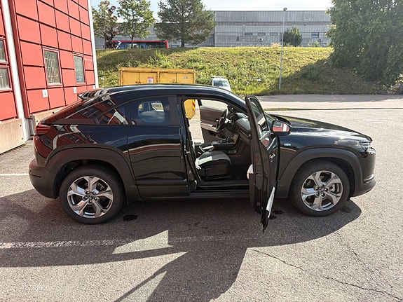 Mazda MX-30 17 of 30
