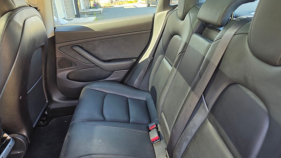 Tesla Model 3 11 of 11