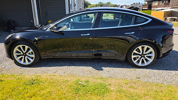Tesla Model 3 4 of 11