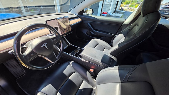 Tesla Model 3 9 of 11