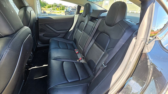 Tesla Model 3 8 of 11