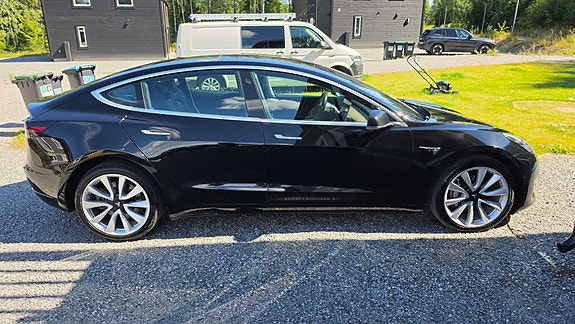 Tesla Model 3 3 of 11