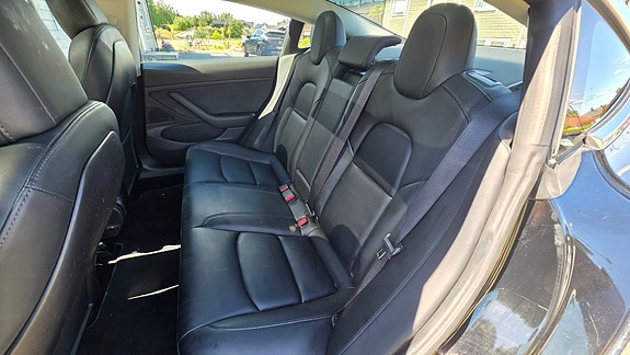 Tesla Model 3 7 of 11