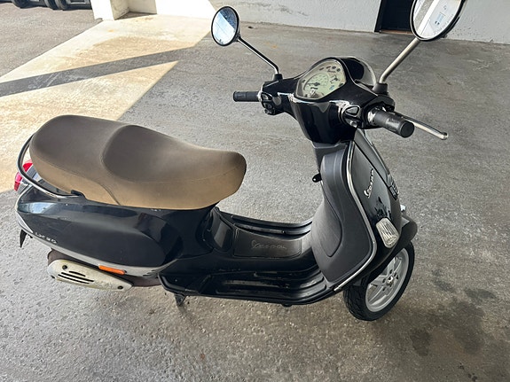 Vespa LX 50 3 of 4