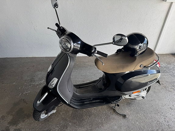 Vespa LX 50 2 of 4