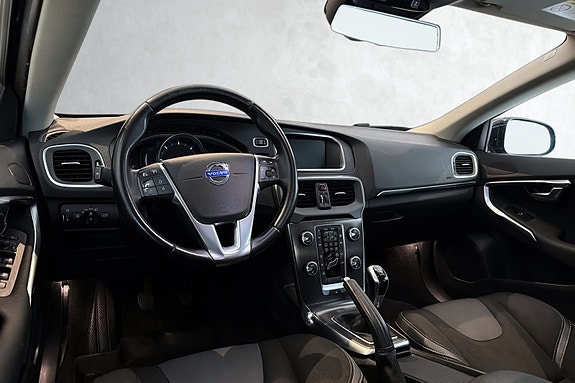 Volvo V40 8 of 27