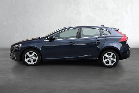 Volvo V40 4 of 27