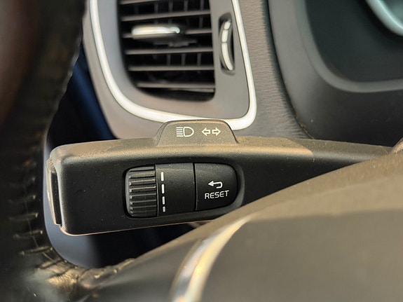 Volvo V40 17 of 27