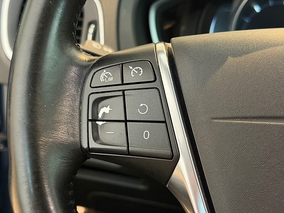 Volvo V40 15 of 27