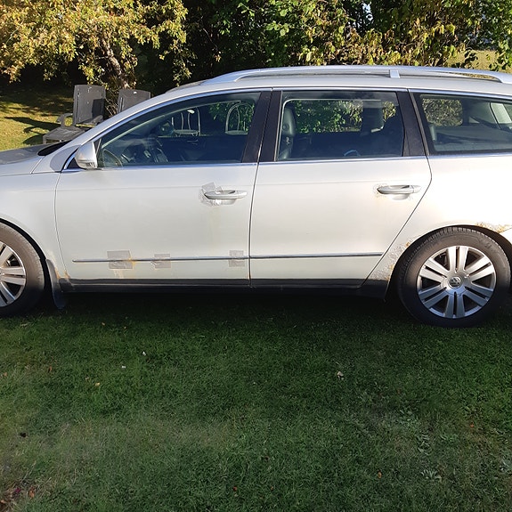 Volkswagen Passat 2 of 5