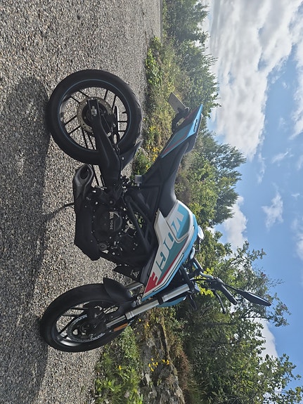 VOGE 125 R 2 of 3