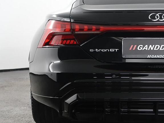 Audi e-tron GT 11 of 30