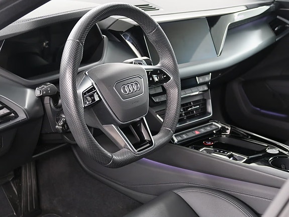 Audi e-tron GT 15 of 30