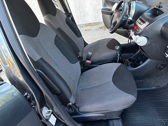 Toyota Aygo 10 of 16