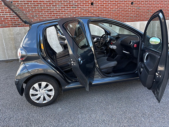 Toyota Aygo 7 of 16
