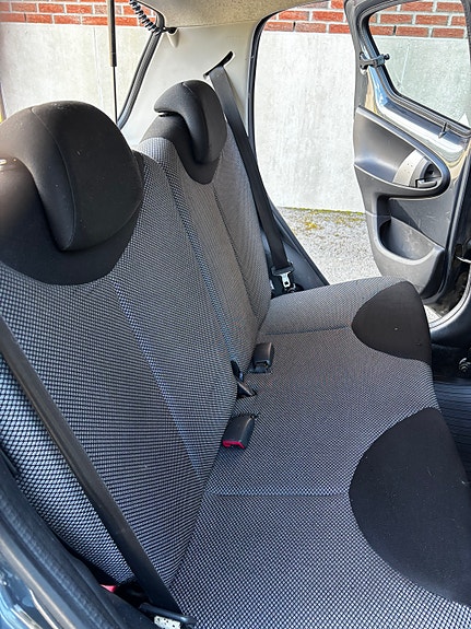 Toyota Aygo 12 of 16