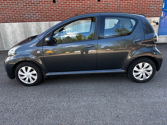 Toyota Aygo 5 of 16