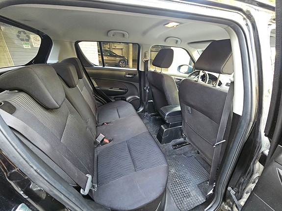 Suzuki Swift 13 of 16