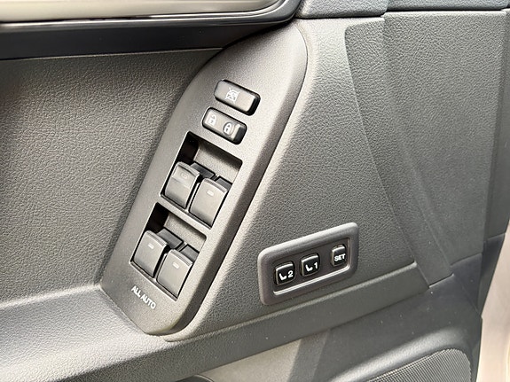 Toyota Land Cruiser 13 of 30