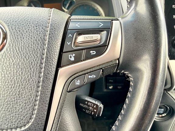 Toyota Land Cruiser 16 of 30