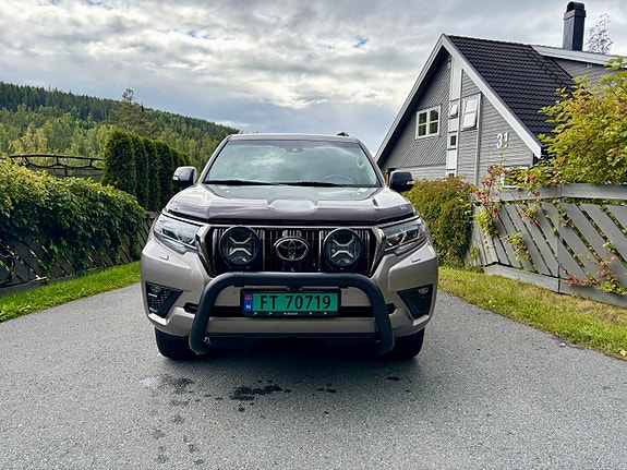 Toyota Land Cruiser 2 of 30