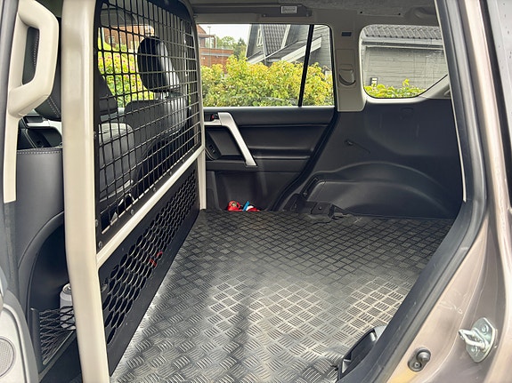 Toyota Land Cruiser 11 of 30