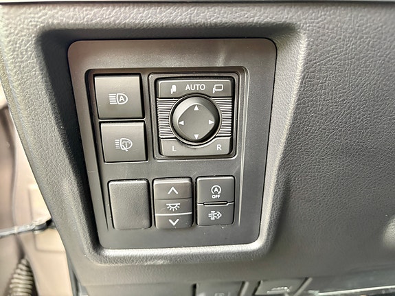 Toyota Land Cruiser 14 of 30