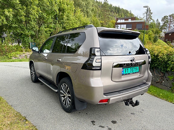 Toyota Land Cruiser 7 of 30