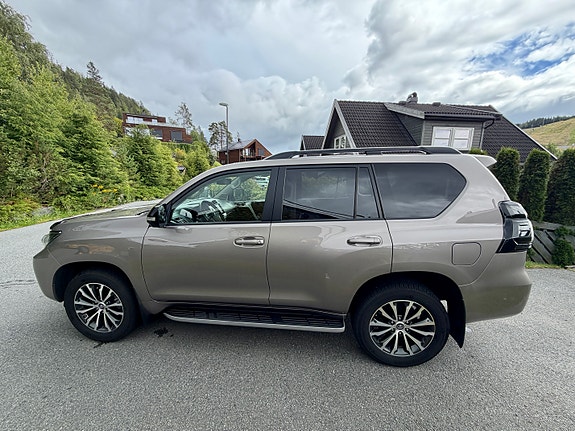 Toyota Land Cruiser 8 of 30